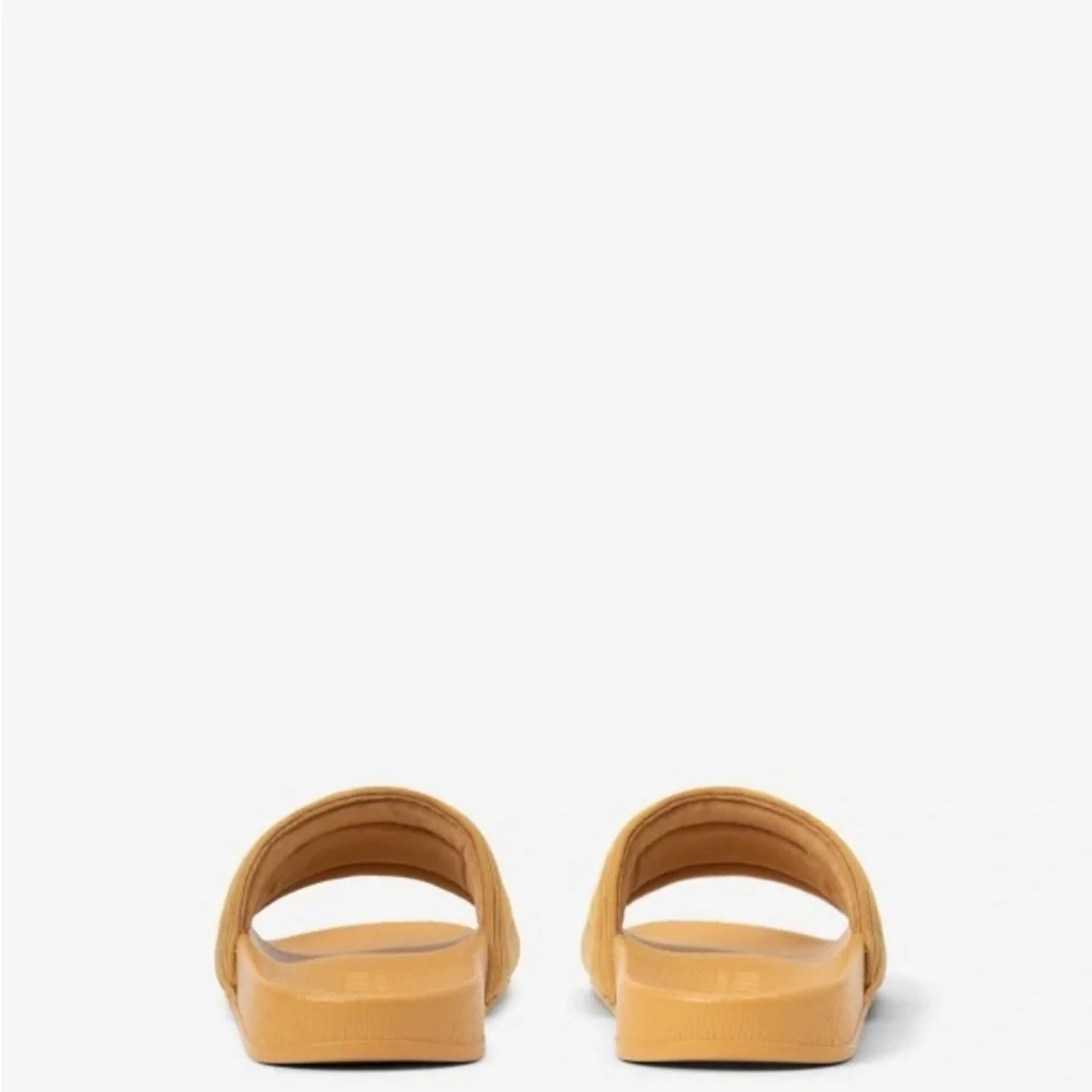NWT. Kenneth Cole Reaction Screen Quilted Slide Sandal Mustard Yellow
